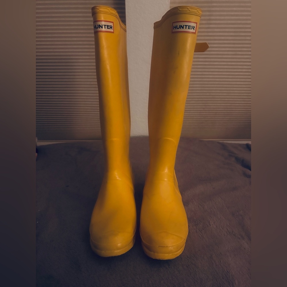 Women’s HUNTER Original Tall Rain boots in Yellow